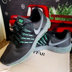 Size 9 gray and aqua Nike shoes